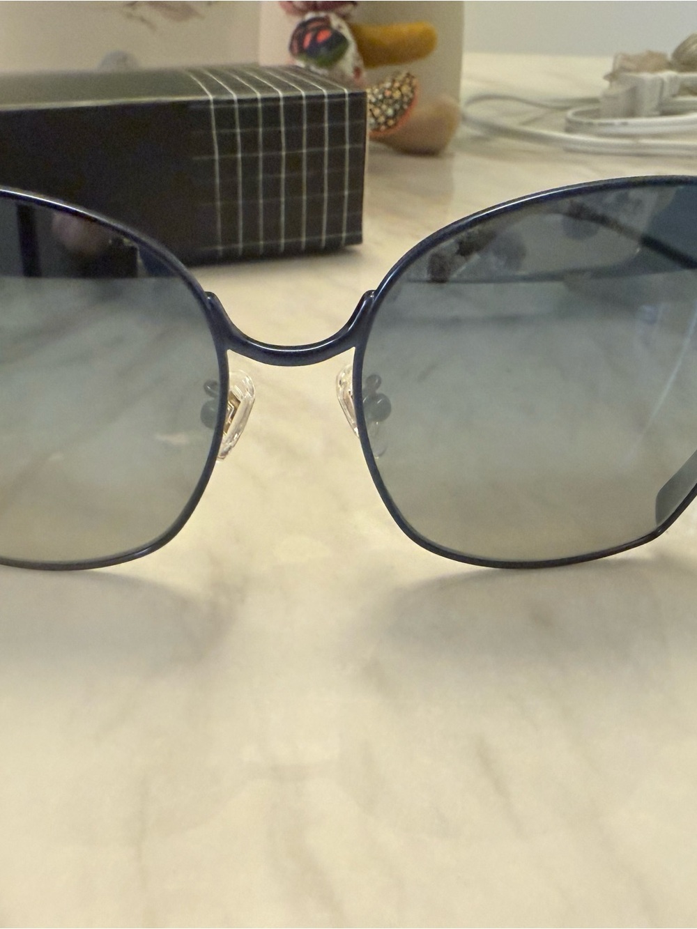 NWT Diff Eyewear Women's Navy Frame Sunglasses with Blue Gradient Lenses